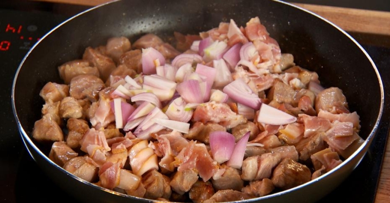 Яблочно-мясной коблер