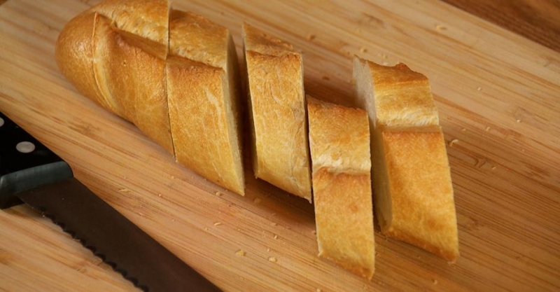 Французские тосты с беконом и соусом
