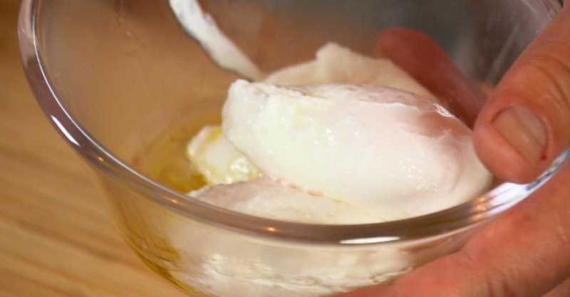 Французские тосты с беконом и соусом