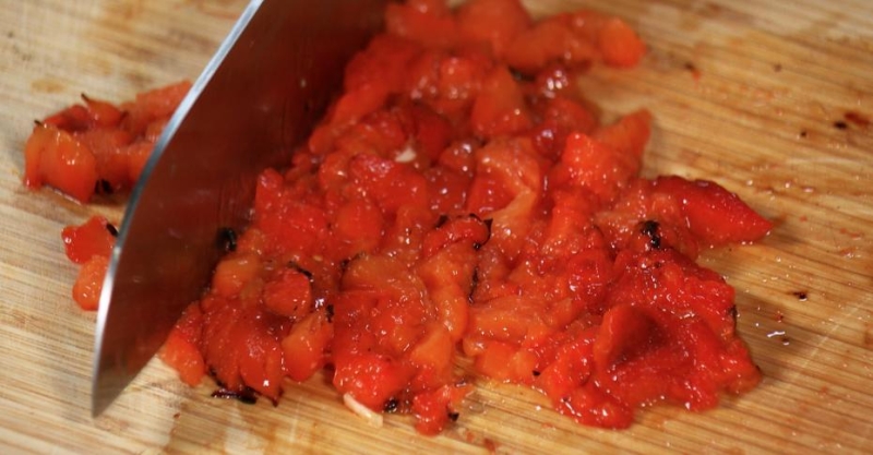 Блинчики с кабачком и пастой из перца с фетой