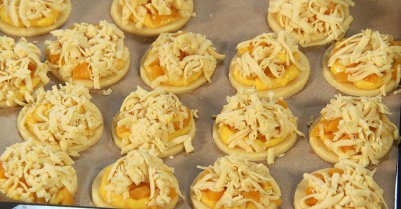 Песочное печенье с апельсиновым кремом и фруктами