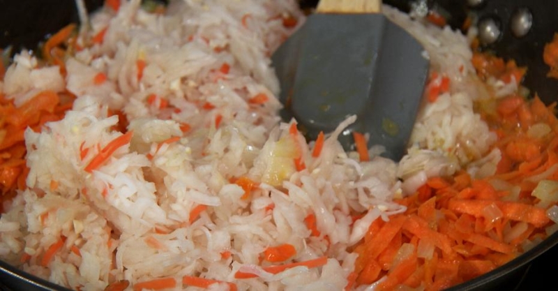 Жареные пирожки с квашенной капустой