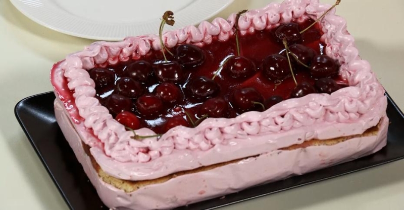 Зефирный торт с вишней и черешней