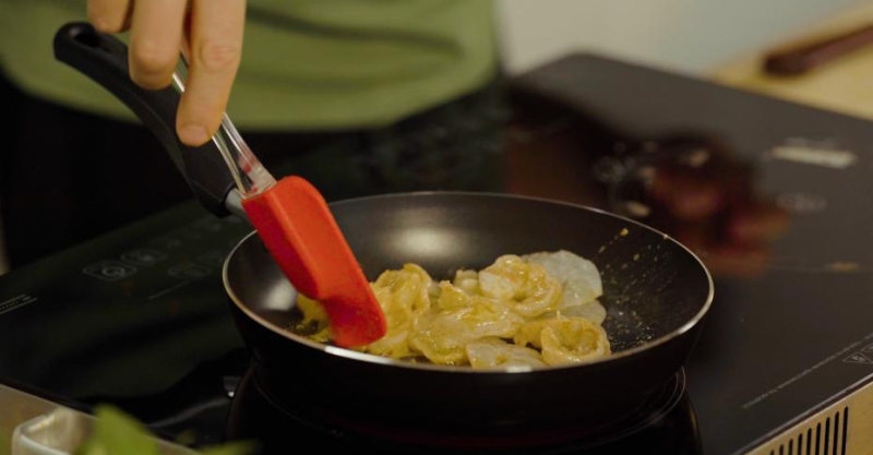 Драники из цукини с кремом и креветками