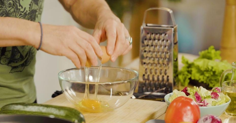 Драники из цукини с кремом и креветками