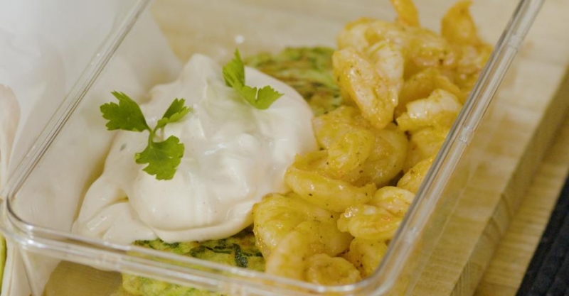 Драники из цукини с кремом и креветками