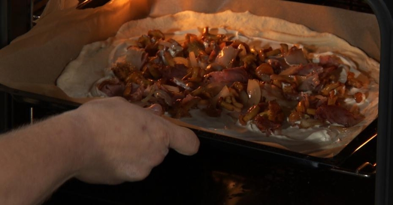 Тарт фламбе с лисичками