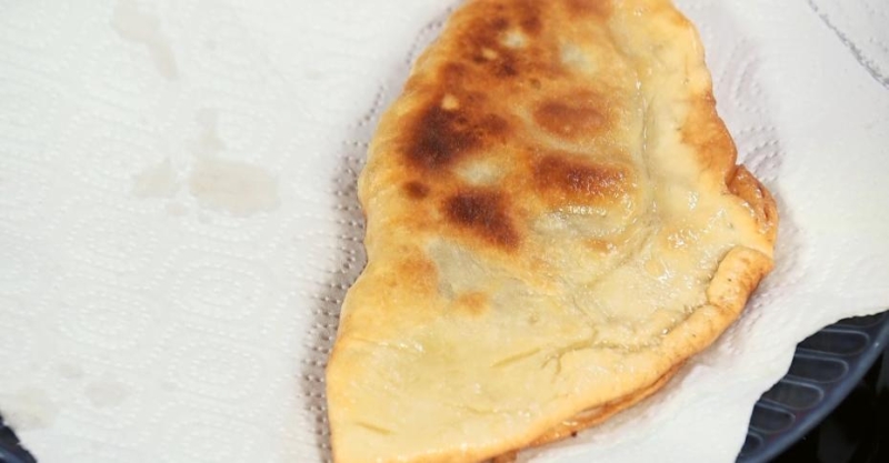 Чебуреки с аджикой