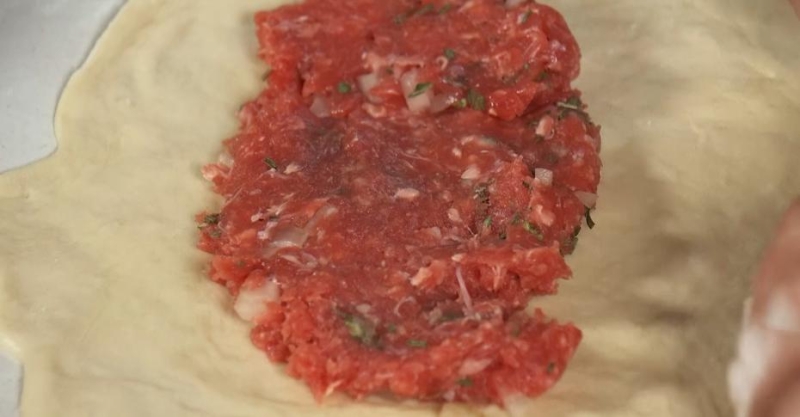 Чебуреки с аджикой