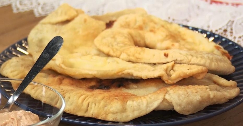 Чебуреки с аджикой