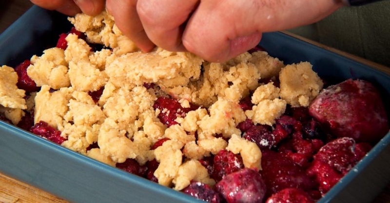 Ягодный крамбл