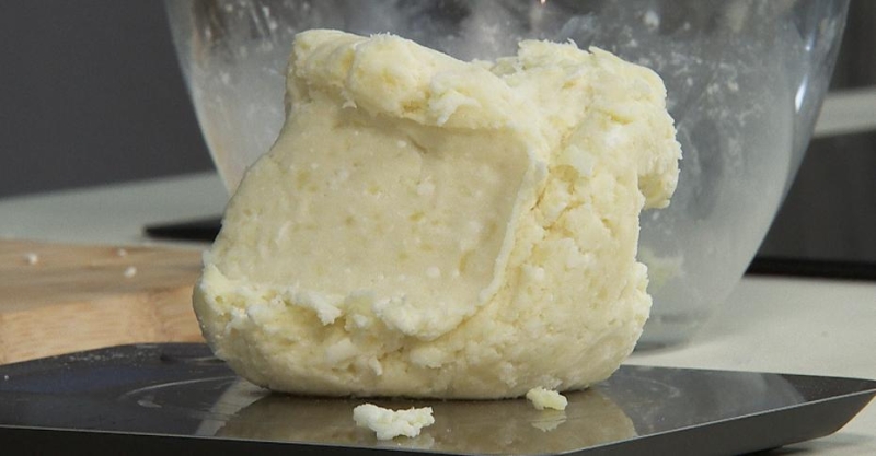 Дрожжевой пирог с картошкой и сыром