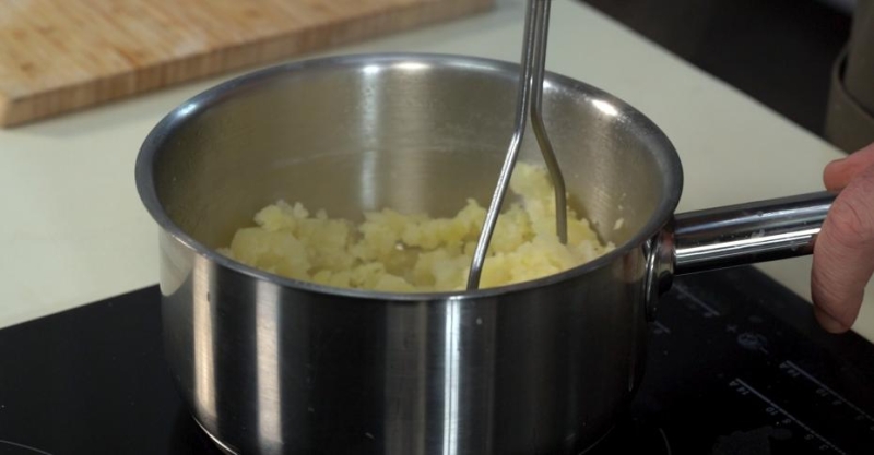 Дрожжевой пирог с картошкой и сыром