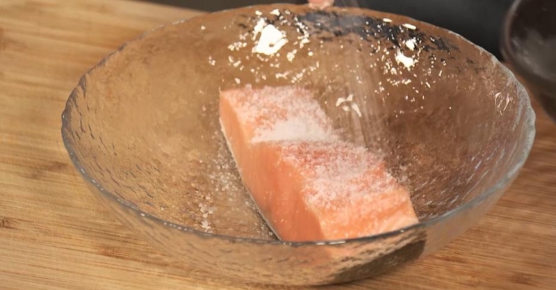 Мягкие вафли с лососем и спаржей