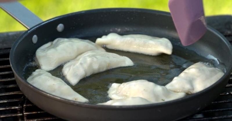 Пряженые пирожки с говядиной и тунцом